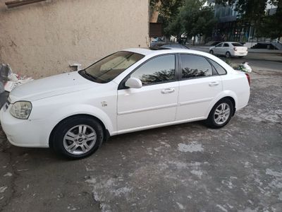 Mashina sotiladi yaxshi holatda