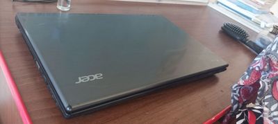 Продаётся ноутбук Acer цену договоримся