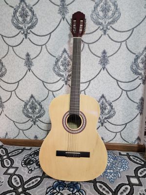 Klassik gitara sotiladi