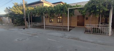 Бухоро шахри шимолий микрорайонда 2,3 сотихли ховли сотилади.