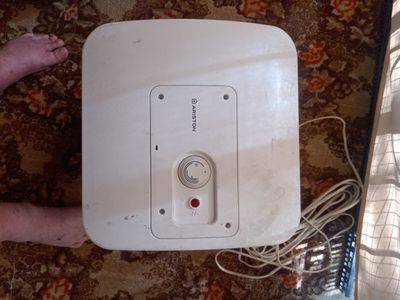 Водонагреватель Ariston 15
