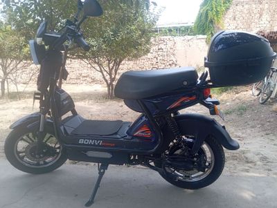 Skuter sotiladi tezligi 50km zapas hod 60-65kmm