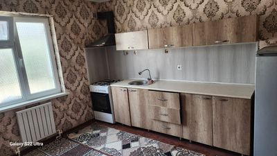 Сдаётся квартира сергели KIA автосалон 3 ком на против машина базар