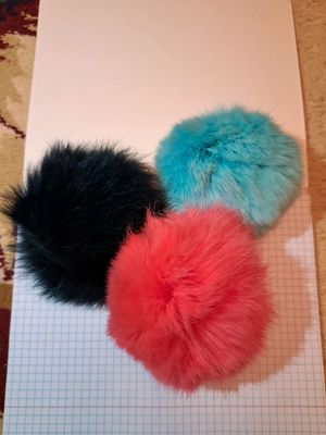 помпоны брелоки