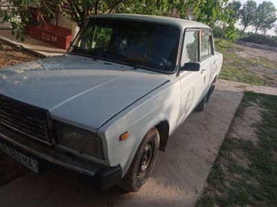 Vaz 2107 sotiladi