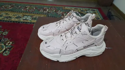 Кроссовка қысы менен кийип шыксанызда болады