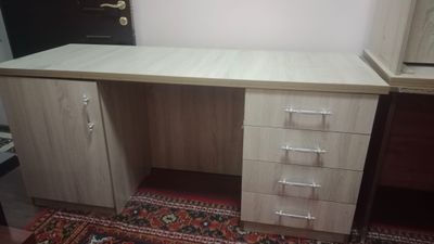 стол сотилади