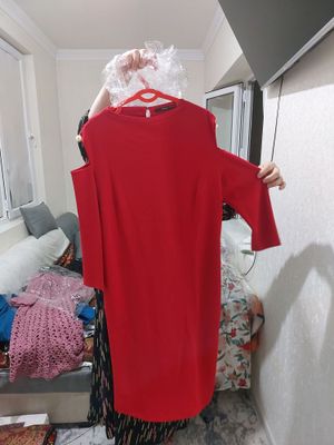 Платья
