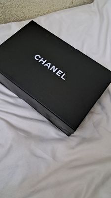 Karobka Chanel qutisi