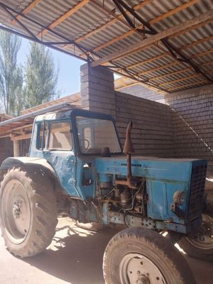Traktor sotiladi