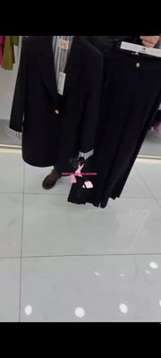 Maxmara turetskiy ayollar kostyum shimi sotiladi. Razmer 38..