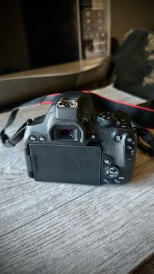 Фотоаппарат Canon 850D