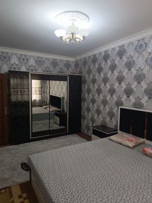 Kosmonavtlar metrosi yaqinida oilaviylarga keng kvartira maklerskiy yo