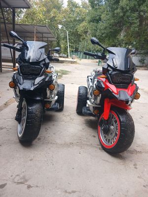 Mototsikl va velosipedlar sotiladi