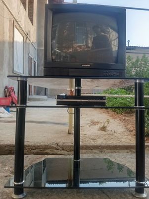Televizor+ tyuner+ podstafka