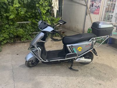 Скутери сотилады