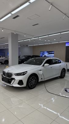 Bmw i5 35L 618 km CLTC