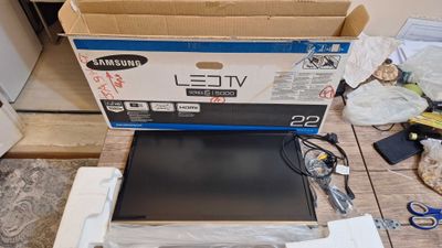 Цифровой смарт телевизор Samsung UE22H-5000