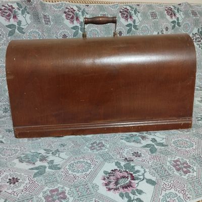Продаю чехол-футляр для швейной машины