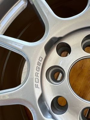 Diska Forged ideal holatda R17 boltlari bilan Dostavka Uzb