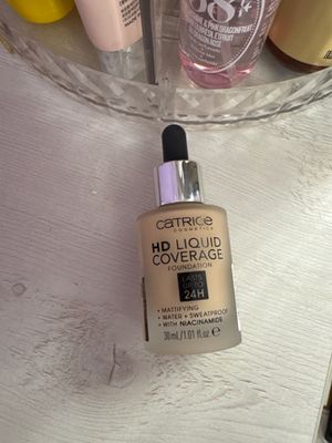 Тон от catrice