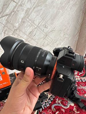 SONY A7-3 SOTILADI! yangi holatda, pachti yangi.