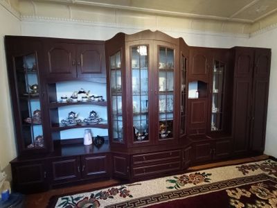 Стенка шкаф сотилади холати нархни келишамиз яхши