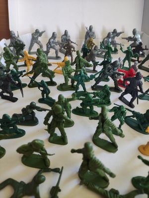 Солдатики игрушечные пластмассовые