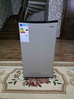 Продается холодильник маленький новый