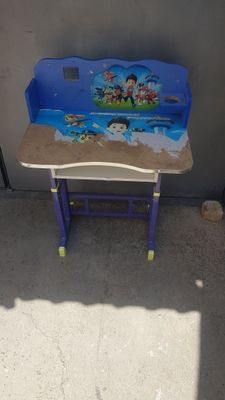 Продаеться писменный детский стол