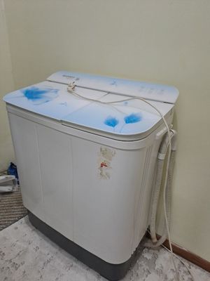 Kir moshina sotiladi