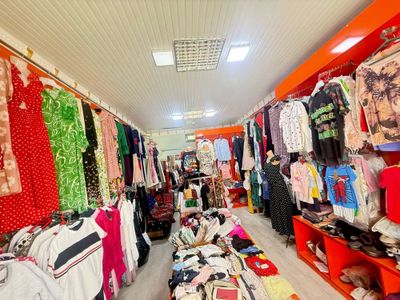 Продаю свой бизнес (одежда,камера,полки ,стеллаж)