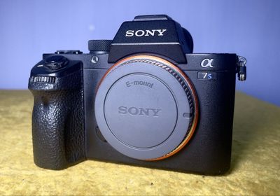 Sony A7 sii sotiladi 1.100$