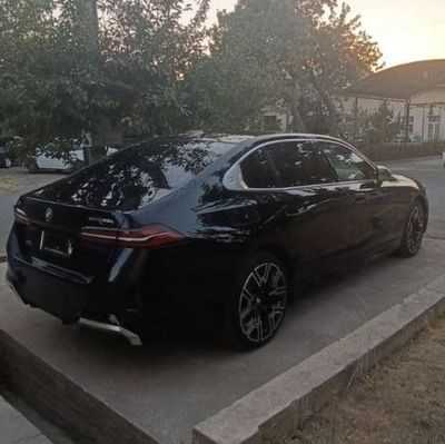 Нотариус BMW i5 35L 2024