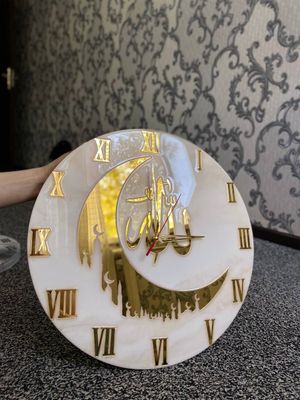 Часы настенные. С Эпоксидной смолы