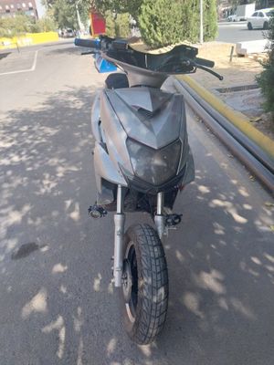 Продаётся скутер на запчасти мотор приехал