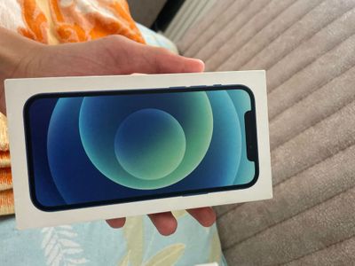 Идеяльный iphone 12 на 64г