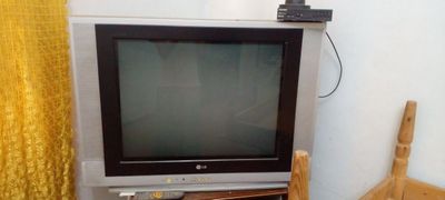 Televizorlar sotiladi