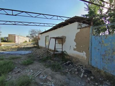 Uy sotiladi uchastka