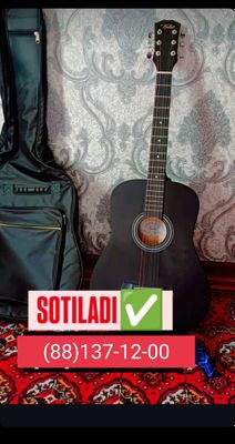 Gitara  sotiladi kelishilgan narxda
