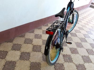 Новый велик черный с синим принтом