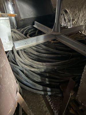 Kabel Shit va avtomatlar sotiladi.
