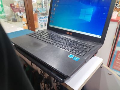 Noutbuk sotiladi Asus