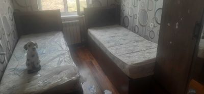 Divan 2 dona matrasi bilan. Ichi ochilib kiyim ubu solsa buladigan