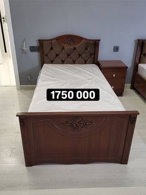 Кровать
