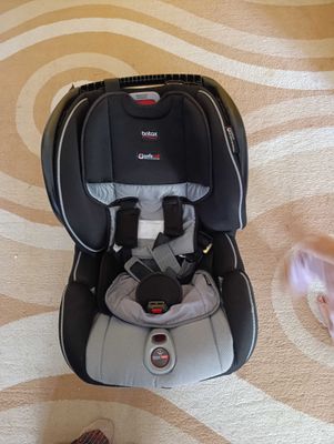 Avtokreslo britax safe ferma