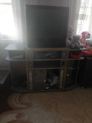 Срочно продаётся Полка с телевизором GRUNDIG б/у недорого