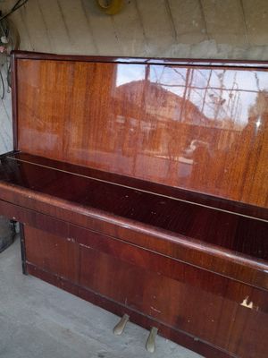 Pianina sotiladi 1mil 800ming som