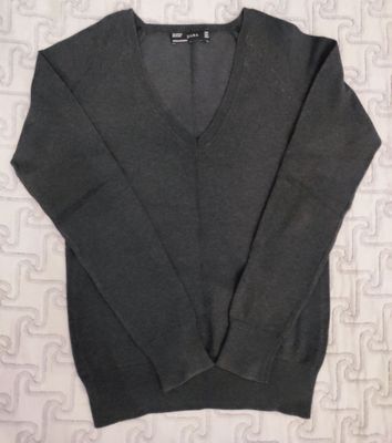 Продаётся кофточка фирма ZARA.Тёпленькая и очень мягкая.размер М(38).