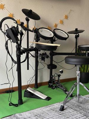 Продаю электронные барабаны (Roland TD-07DMK V-Drum Set)